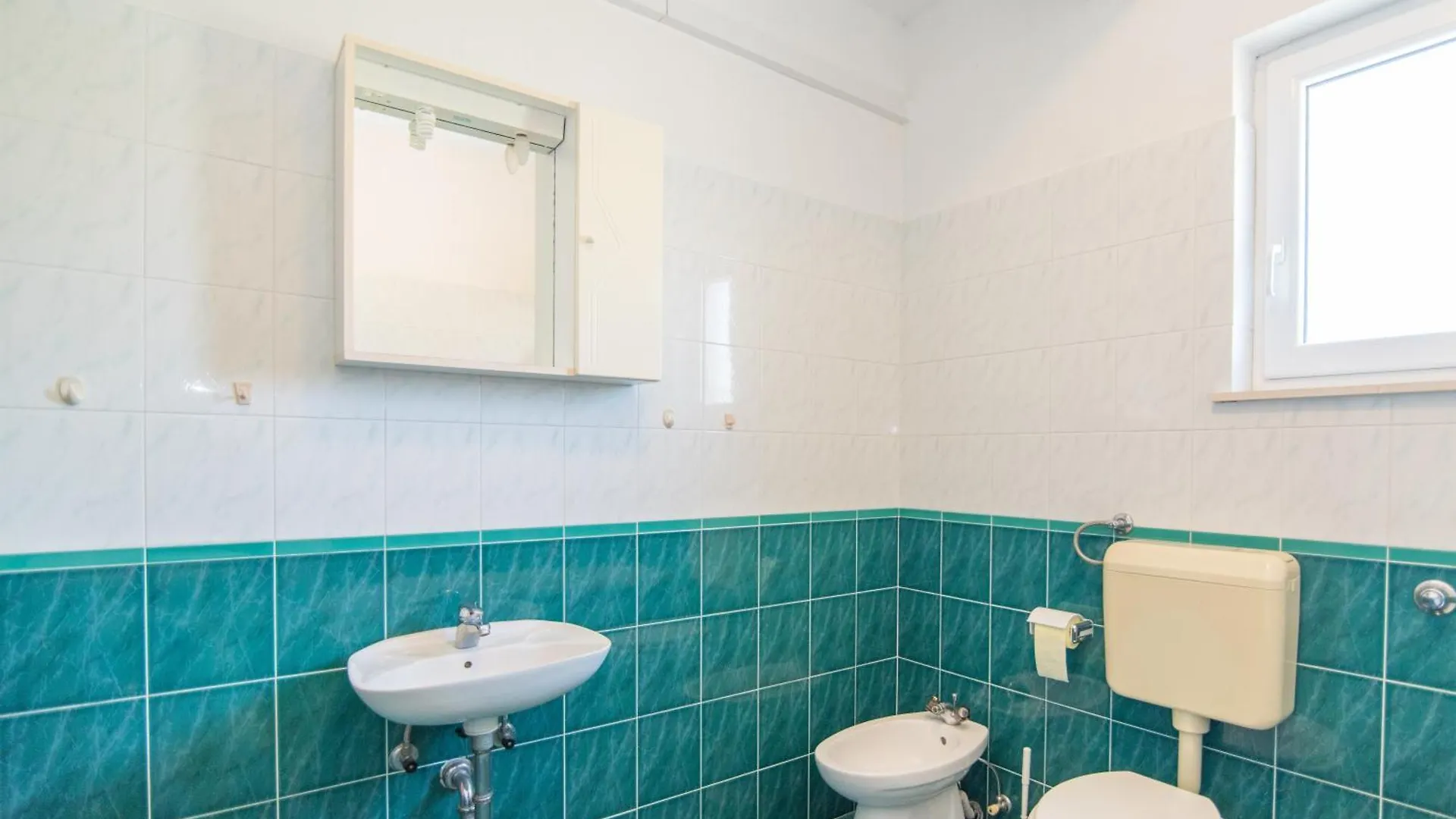 Comfortable Kastel Stafilic Apartment With Balcony Kastela