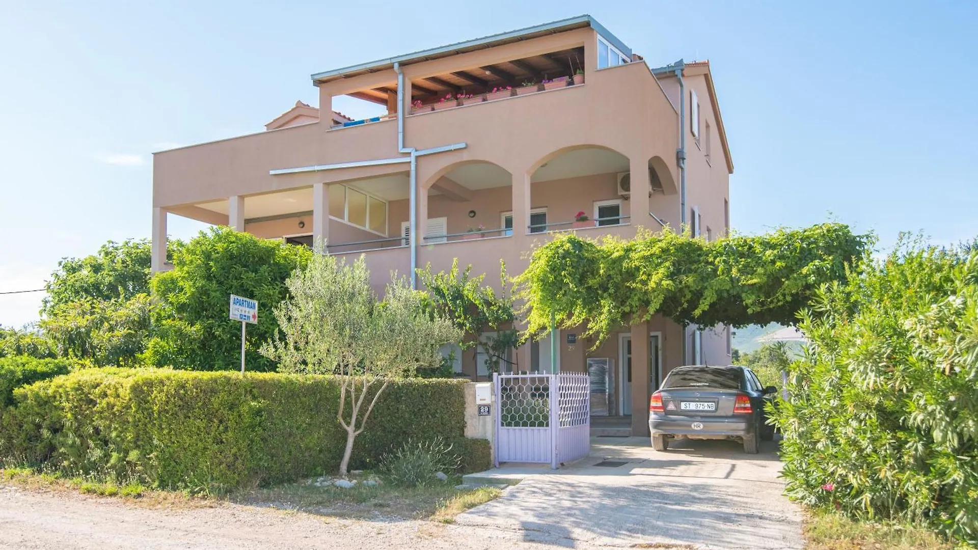 Comfortable Kastel Stafilic Apartment With Balcony Kastela