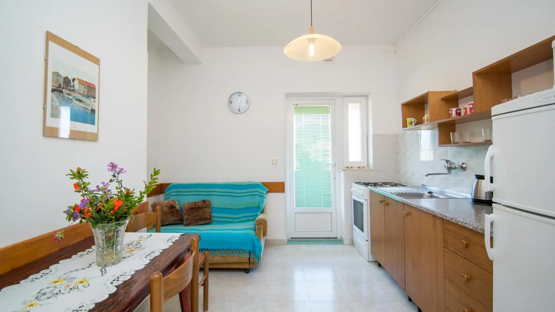 Comfortable Kastel Stafilic Apartment With Balcony Kastela Croatia