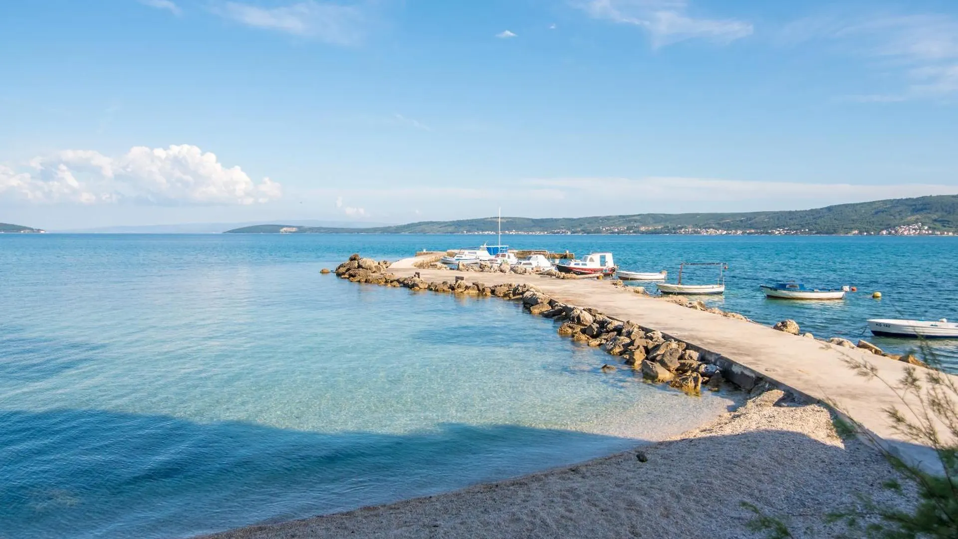 Comfortable Kastel Stafilic Apartment With Balcony Kastela