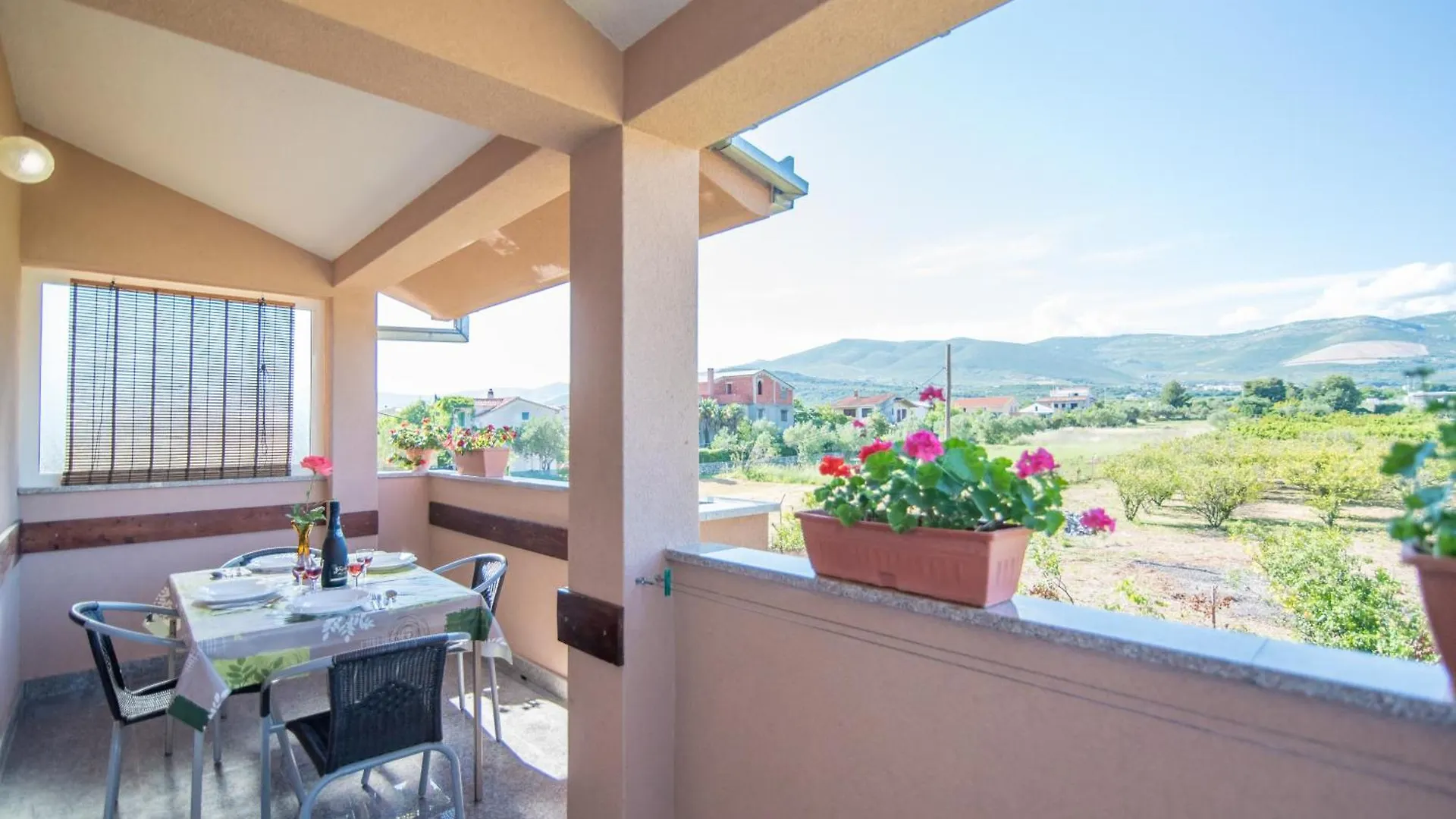 Comfortable Kastel Stafilic Apartment With Balcony Kastela